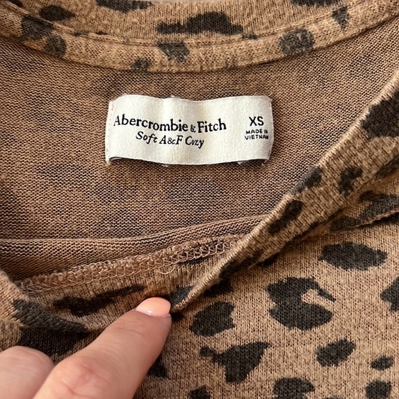 XS cheetah bodysuit - Picture 3 of 3